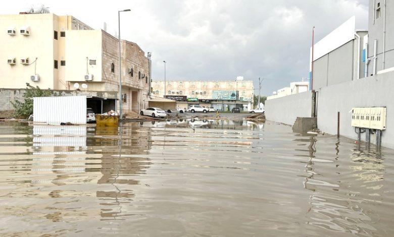 بعد أمطار الجمعة .. «مناهل مكة» تتعثر في مواجهة تدفقات المياه - أخبار السعودية