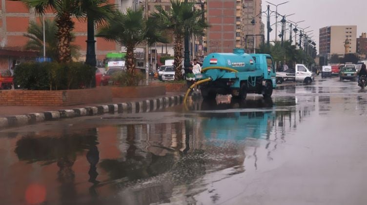 محافظ الغربية يُتابع جهود الوحدات المحلية في رفع مياه الأمطار