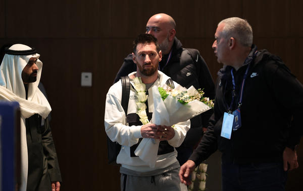 Paris Saint-Germain's Lionel Messi and members of the PSG team arrive at an airport in the Saudi capital Riyadh, on January 19, 2023, Fayez Nureldine / AFP