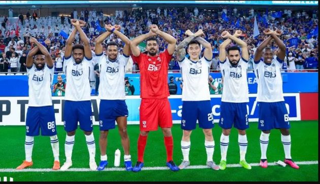 الوليد بن طلال يقدم التهنئة للهلال