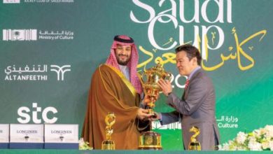 ولي العهد يتوج بينثلاسا بـ«كأس السعودية» للفروسية