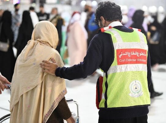 1100 متطوع بالدفاع المدني في خدمة ضيوف الرحمن