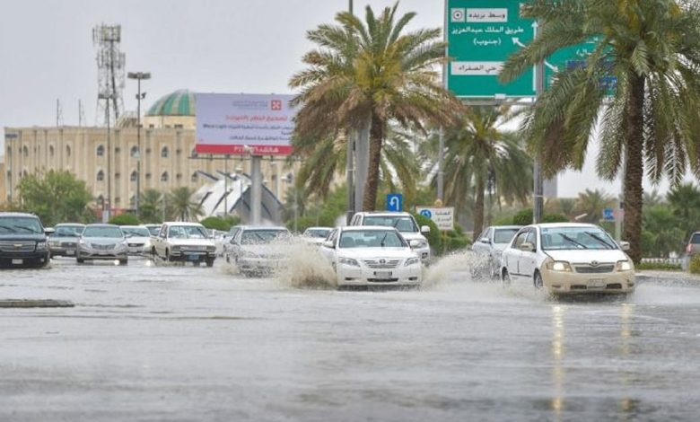 أتربة وأمطار على الرياض.. حالة الطقس الجمعة في المملكة