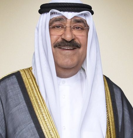 سمو ولي العهد يهنئ رئيس دولة الإمارات الشقيقة بالذكرى الأولى لتوليه مقاليد الحكم