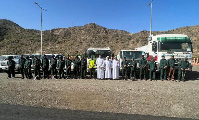 أمانة جازان تطلق مشروع صيانة المسطحات الخضراء بمحافظة الدائر