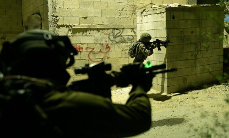 إصابة 8 فلسطينيين في مداهمة للجيش الإسرائيلي بالقرب من أريحا؛ القبض على منفذ هجوم حافلة بعد 9 أشهر