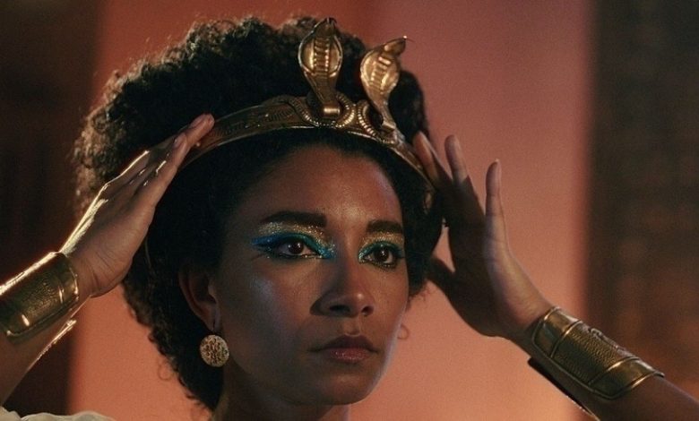 المصري المشارك في فيلم "كليوباترا" يقاضي شركة الإنتاج