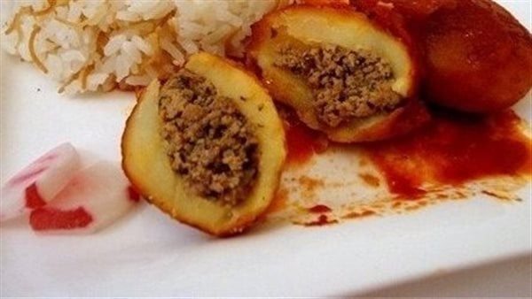 طريقة عمل صينية بطاطس محشية بالسوداني المجروش.. فيديو