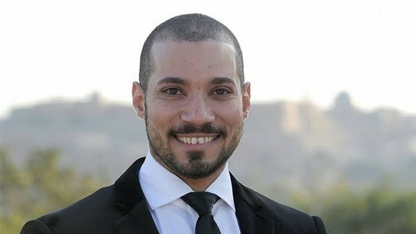 عبدالله رشدي يثير الجدل من جديد يسبب عطل الفيسبوك