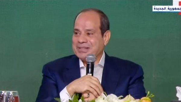 جولة تفقدية للرئيس السيسي بمجمع الورش بجامعة برج العرب للتكنولوجية (ِشاهد)