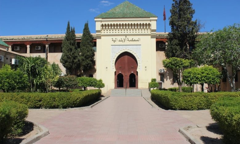 قضاء مراكش يدين موثقا بالسجن النافذ