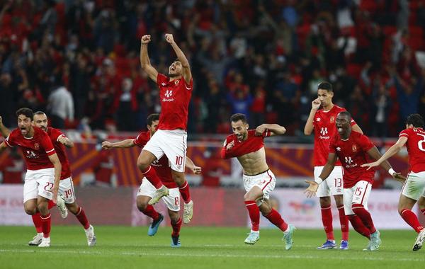 African Super Cup - Final - Al Ahly SC v Raja Casablanca - Ahmed bin Ali Stadium, Al Rayyan, Qatar - December 22, 2021 Al Ahly's Mohamed Sherif and teammates celebrate after winning the penalty shoot-out REUTERS/Amr Abdallah Dalsh - أرشيفية من رويترز