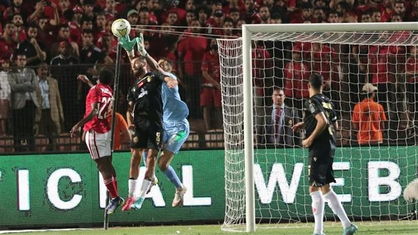 الشوط الأول .. الأهلي يتقدم على الوداد برأسية بيرسى تاو فى الوقت القاتل