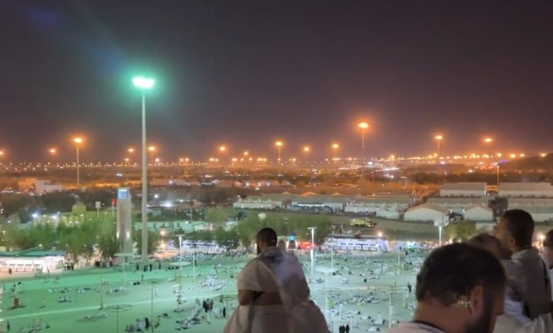 خير يوم طلعت فيه الشمس.. وصول طلائع الحجاج إلى مشعر عرفات (فيديوهات)