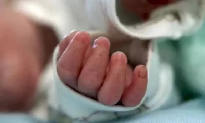 رئيس بلدية حوارة يطالب بملاحقة المتسببين بوفاة طفلة رضيعة بمركز طوارئ حوارة