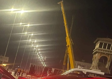 سقوط كوبري مشاة أمام جامعة مصر الدولية