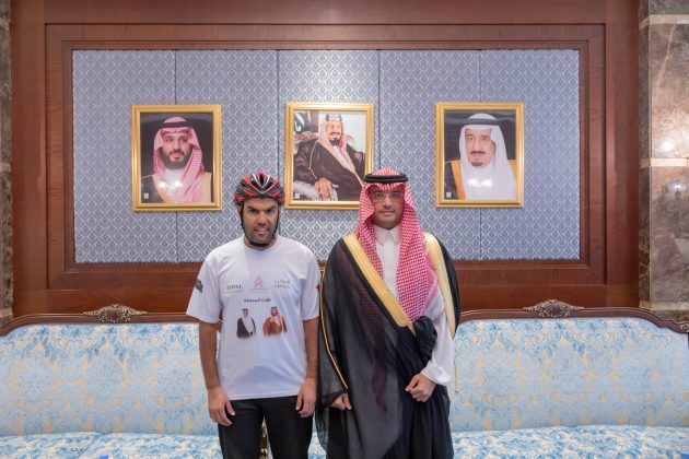 سمو محافظ الأحساء يستقبل الرحالة فهد اليحيا