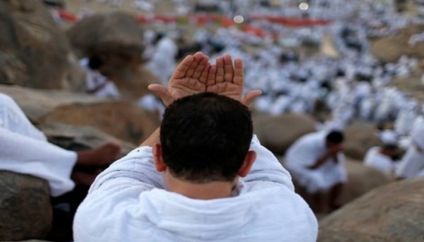 كيف يدعو المسلم في يوم عرفة؟ “الخثلان” يُجيب