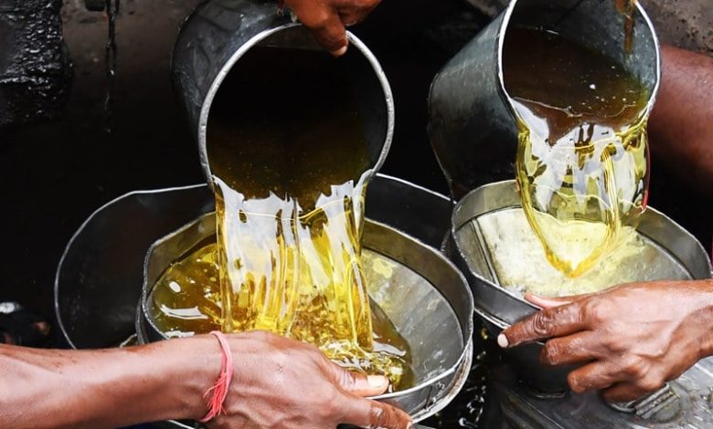 لجنة تضبط نصف طن من الزيوت المغشوشة