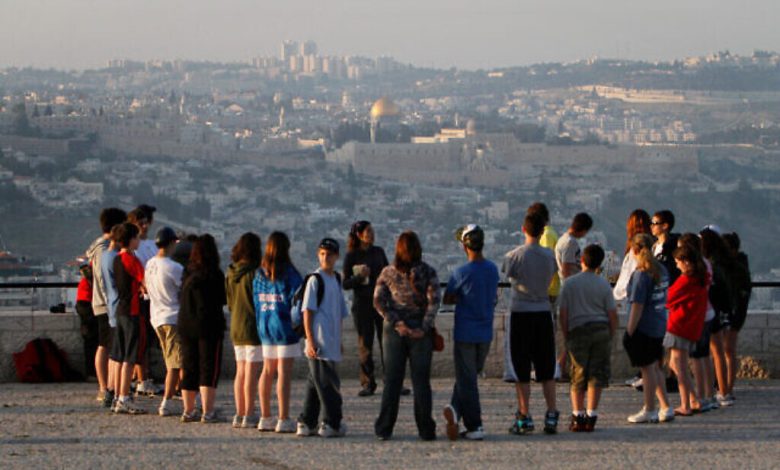 محكمة في القدس: على السلطة الفلسطينية تعويض 59 مرشدا سياحيا إسرائيليا تضرروا جراء الانتفاضة الثانية