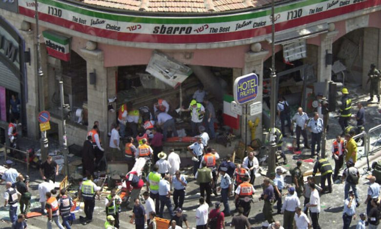وفاة إسرائيلية أصيبت في هجوم فلسطيني بمطعم "سبارو" عام 2001 متأثرة بجراحها