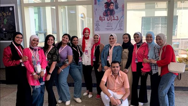 الرسم على الجدران وسيلة تواصل.. مشروع تخرج لطلاب إعلام جامعة السويس