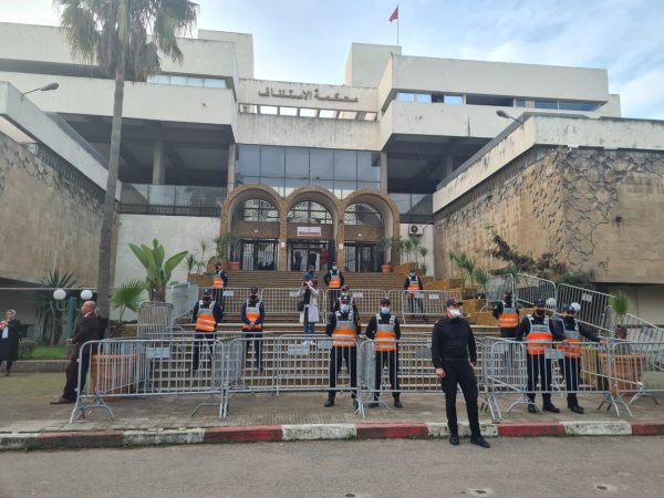 القضاء يرفض الإفراج عن 4 محامين معتقلين على خلفية قضايا بيع وشراء في الأحكام القضائية