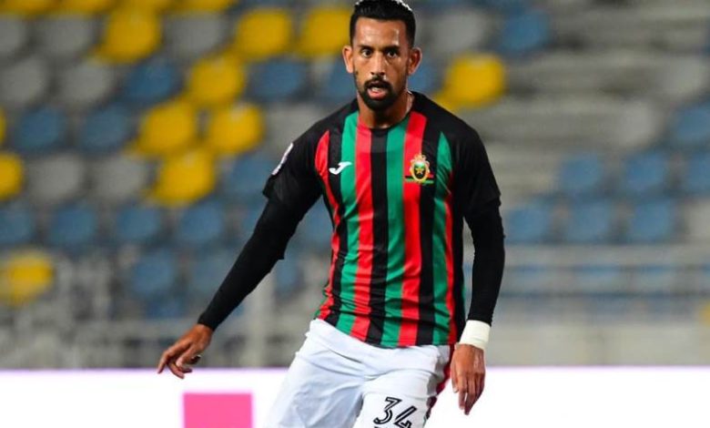 "بعد تتويجه التاريخي بالدوري".. نجم الجيش الملكي يتحدث عن الاحتراف بأحد الأندية
