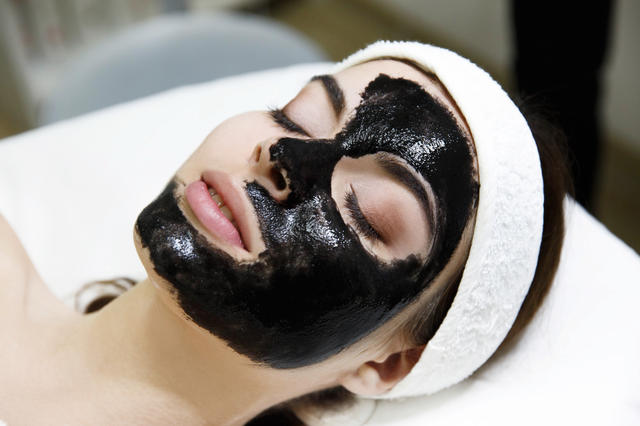 تعرفي على طريقة عمل سنفرة القهوة للوجه