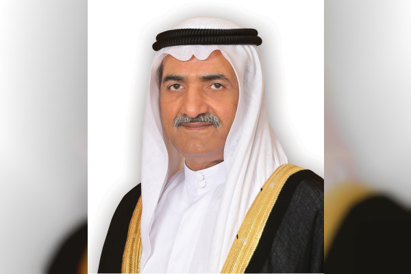 حاكم الفجيرة يعزي ملك البحرين بوفاة الشيخ راشد بن صباح بن حمود