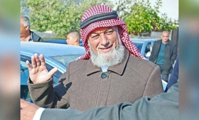 رغم وضعه الصحي غير المستقر.. الأجهزة الأمنية تواصل اعتقال الشيخ أبو عرة ومطالبات حقوقية بالإفراج عنه