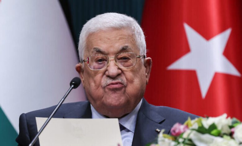 محمود عباس يصل مصر للمشاركة في محادثات الوحدة الفلسطينية التي تقاطعها حركتا "الجهاد الإسلامي" و"الجبهة الشعبية"