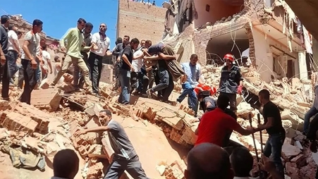 مصر.. 8 قتلى بانهيار عقار سكني من 5 طوابق