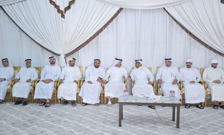 مكتوم بن محمد يقدم واجب العزاء في وفاة آمنة الفلاسي