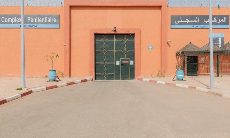 هتك عرض قاصر يجر 6 أشخاص إلى السجن