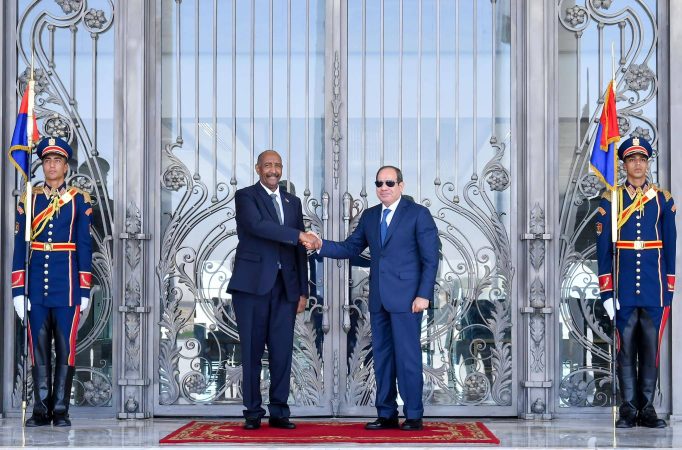 البرهان ينفي أن يكون الجيش السوداني حاضنة لعناصر النظام السابق والإسلاميين