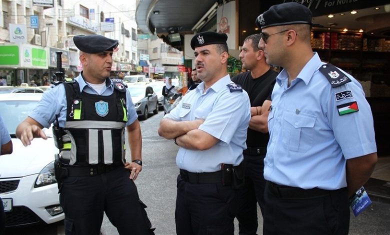 الشرطة الفلسطينية: سطو مسلح على بنك بغرب رام الله