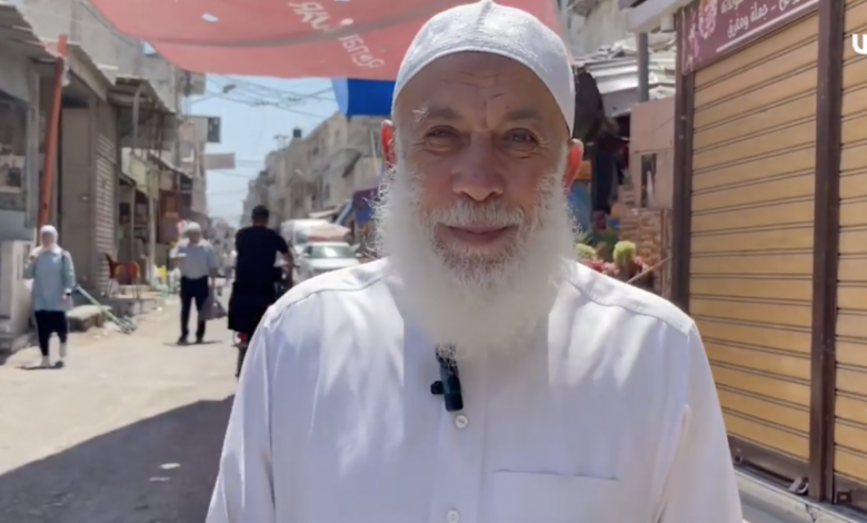 المبعد أحمد خديش يعود إلى مخيم بلاطة بعد نصف قرن من الإبعاد