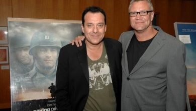 الممثل توم سايزمور (يسار) والوكيل ستيفن رايس (Actor Tom Sizemore (L) and agent Stephen Rice). مصدر الصورة: Stephen Shugerman/Getty Images