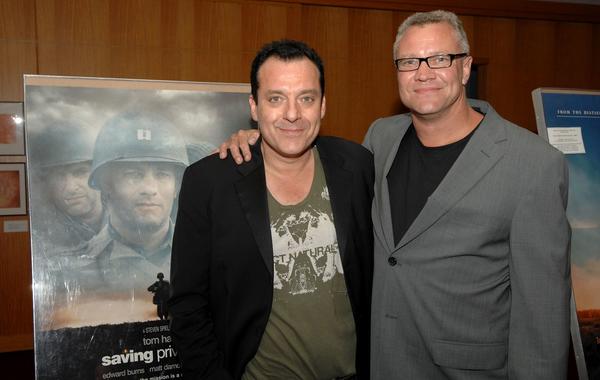 الممثل توم سايزمور (يسار) والوكيل ستيفن رايس (Actor Tom Sizemore (L) and agent Stephen Rice). مصدر الصورة: Stephen Shugerman/Getty Images