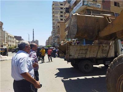 حملات نظافة مكثفة بالوحدات المحلية واستمرار رفع الإشغالات بمراكز المنيا