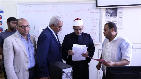 رئيس جامعة الأزهر يتفقد لجان الدراسات العليا بقطاع الدَّرَّاسة