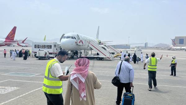 طيران السلام تحلق بأولى رحلاتها من الفجيرة إلى صلالة موسوعة المسافر