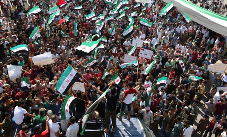 مظاهرات في عموم المناطق السورية تطالب بإسقاط النظام وتأييد إضراب السويداء