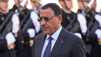 واشنطن: نطالب بإطلاق سراح رئيس النيجر المعزول فوراً
