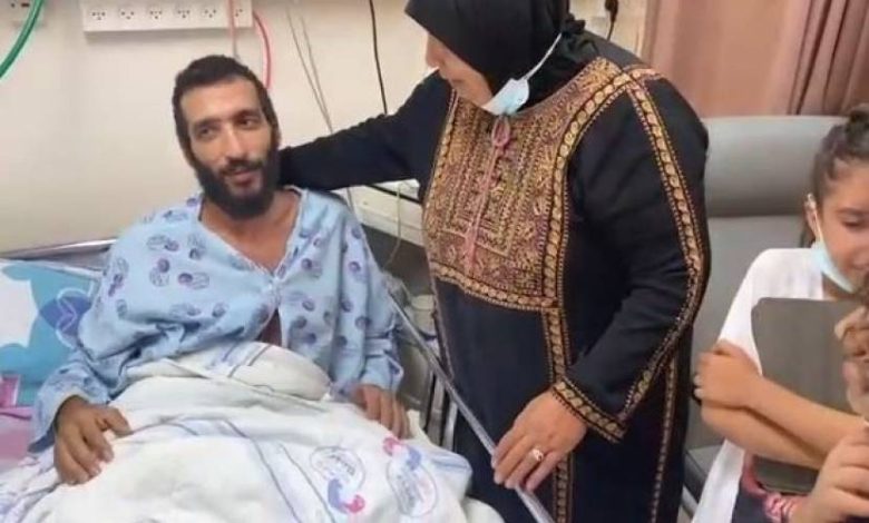والدة الأسير المضرب كايد الفسفوس تطالب القيادة الفلسطينية بتحمل مسؤولياتها والوقوف مع الأسرى
