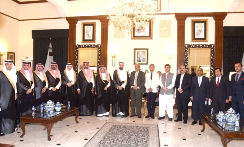 وزير الحج يسلط الضوء على مبادرات تطوير أنظمة العمرة خلال زيارته لباكستان