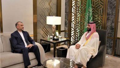 ولي العهد السعودي يبحث مع وزير خارجية إيران سبل تطوير العلاقات