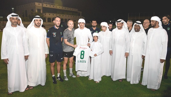 أحمد ونهيان بن سلطان بن خليفة يزوران نادي الإمارات الرياضي