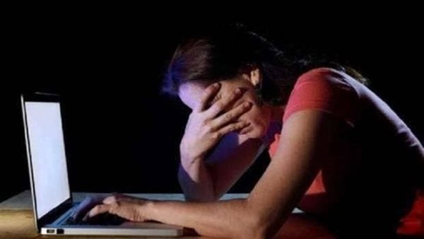 إحالة شاب إلى الجنايات لاتهامه طالبة بتهديد طالبة بفيديوهات خاصة